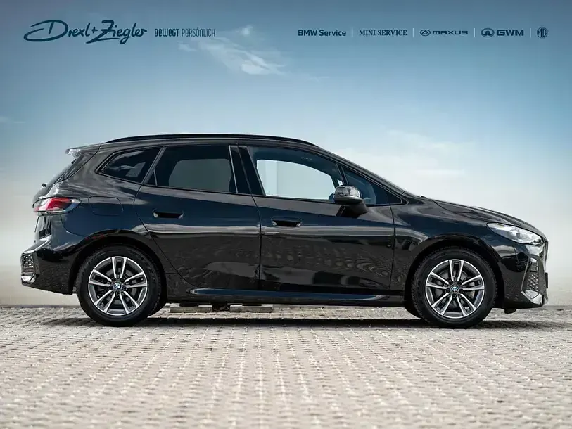 Gebraucht BMW 220 Active Tourer M Sport 170 PS (125 kW) 2025 Saphirschwarzmetallic Van / Kleinbus
