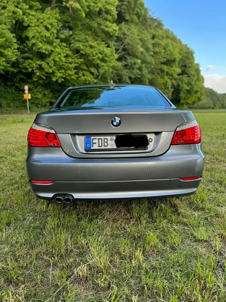 Gebraucht BMW 525 197 PS (144 kW) 2008 Grau Limousine
