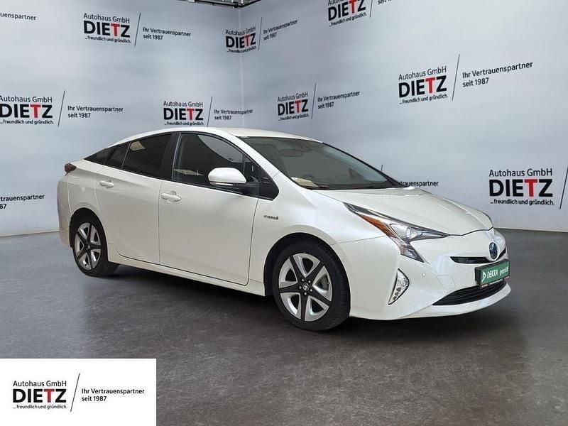 Gebraucht Toyota Prius Executive 122 PS (89 kW) 2016 Weiß Limousine
