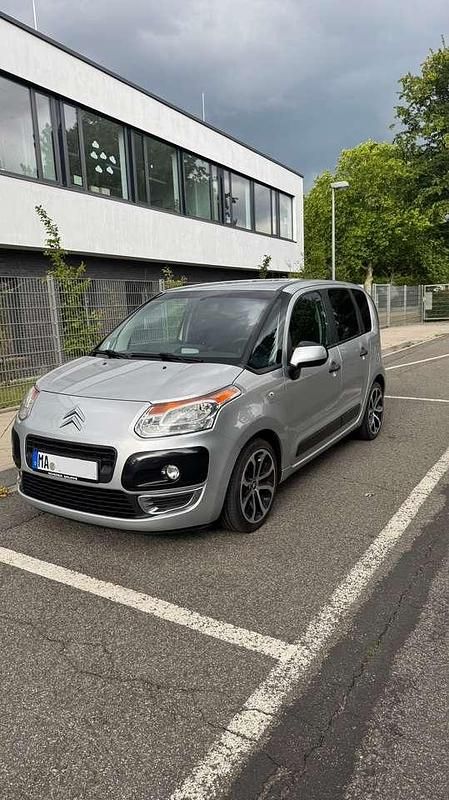 Grau Gebraucht 2010 Citroën C3 Picasso Tendance Van / Kleinbus | 3.750 € (Etwas zu teuer) - Bild 1/4