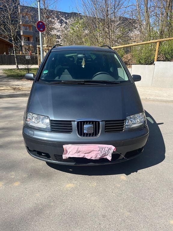 Grau Gebraucht 2007 Seat Alhambra Reference Van / Kleinbus | 5.800 € (Teuer) - Bild 1/4