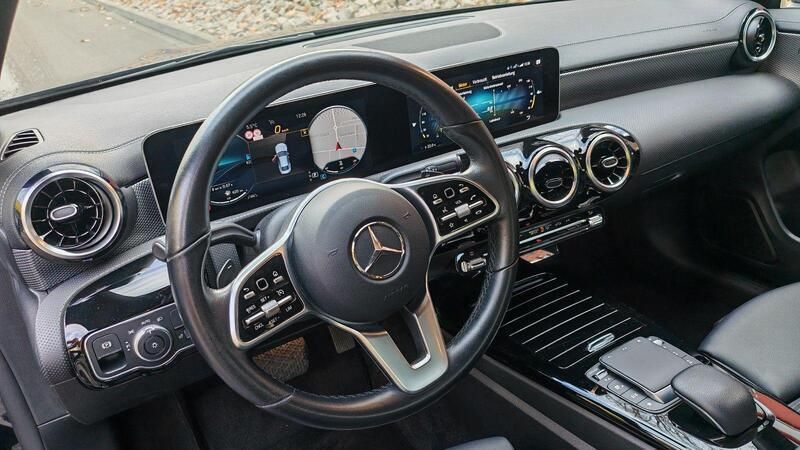 Schwarz Gebraucht 2020 Mercedes CLA200 Coupé | 26.500 € (Guter Preis) - Bild 1/4