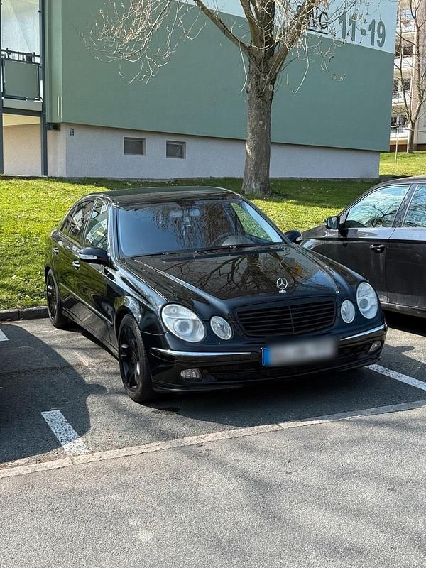 Schwarz Gebraucht 2005 Mercedes E320 Limousine | 4.350 € (Fairer Preis) - Bild 1/4