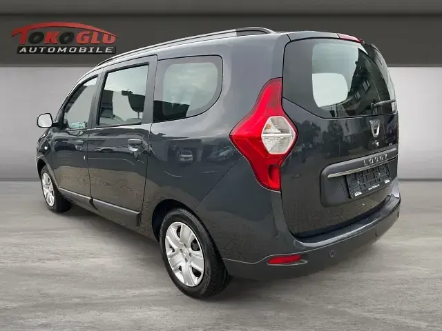 Gebraucht Dacia Lodgy Comfort 102 PS (75 kW) 2021 Grau Van / Kleinbus