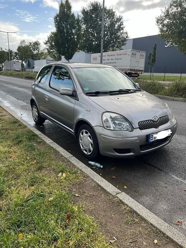 Grau Gebraucht 2005 Toyota Yaris Kleinwagen | 999 € (Guter Preis) - Bild 1/4