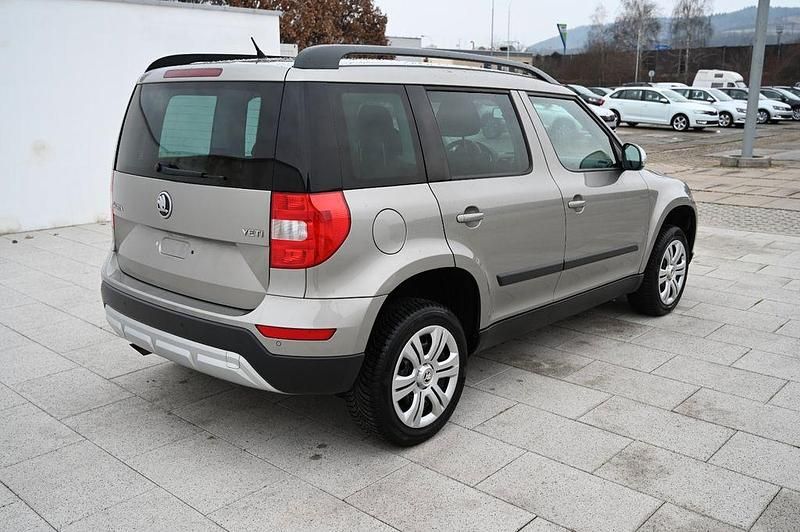Gebraucht Skoda Yeti 105 PS (77 kW) 2015 Beige SUV