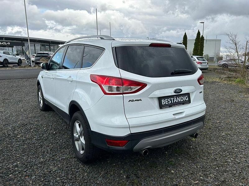 Gebraucht Ford Kuga 150 PS (110 kW) 2016 Weiß SUV