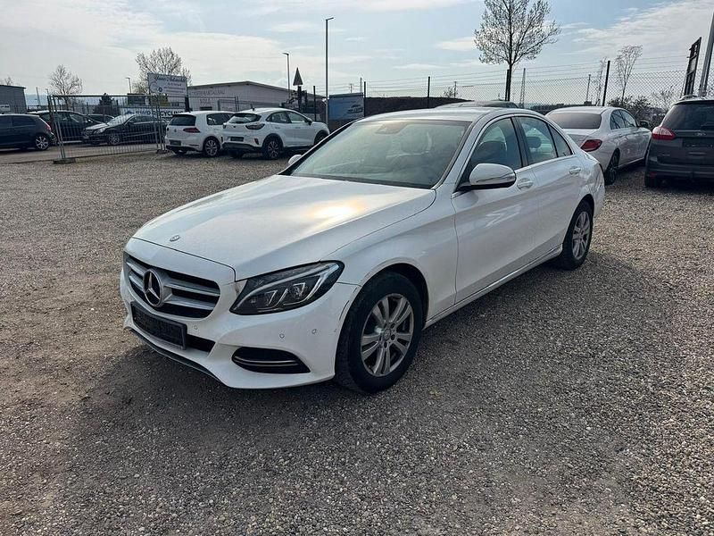 Gebraucht Mercedes C180 156 PS (114 kW) 2015 Weiß Limousine