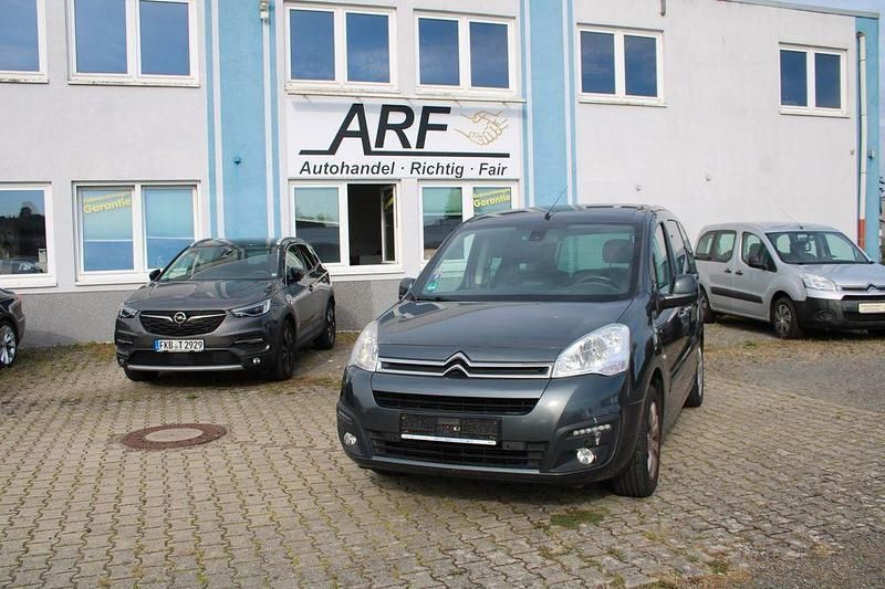 Grau Gebraucht 2017 Citroën Berlingo SELECTION Van / Kleinbus | 6.490 € (Superpreis) - Bild 1/4