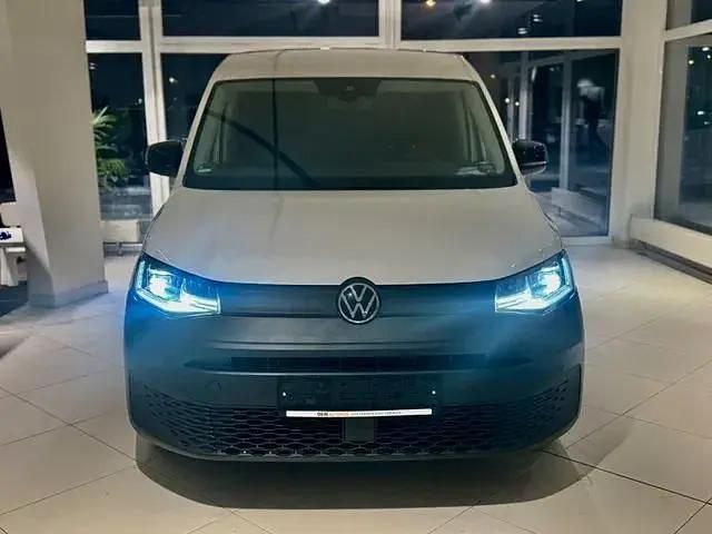 Second-hand VW Caddy Maxi 122 CP (89 kW) 2022 Alb Monovolum