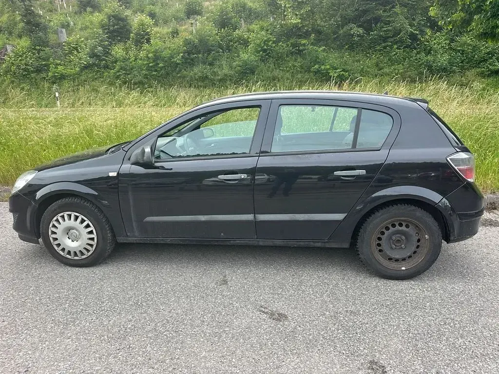 Gebraucht Opel Astra Selection 90 PS (66 kW) 2009 Schwarz Limousine
