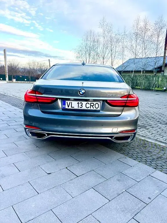 Gebraucht BMW 740 iPerformance 326 PS (239 kW) 2018 Grau Limousine