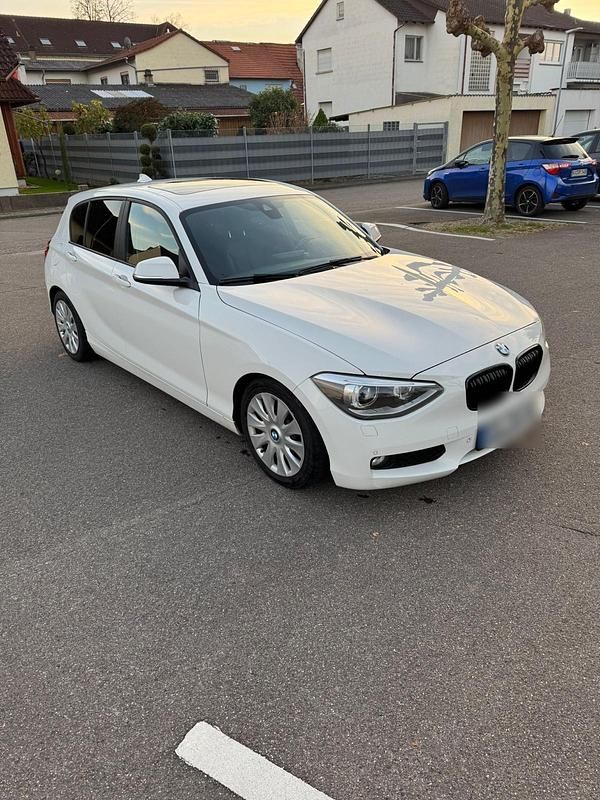 Weiß Gebraucht 2014 BMW 116 Kleinwagen | 9.800 € - Bild 1/4