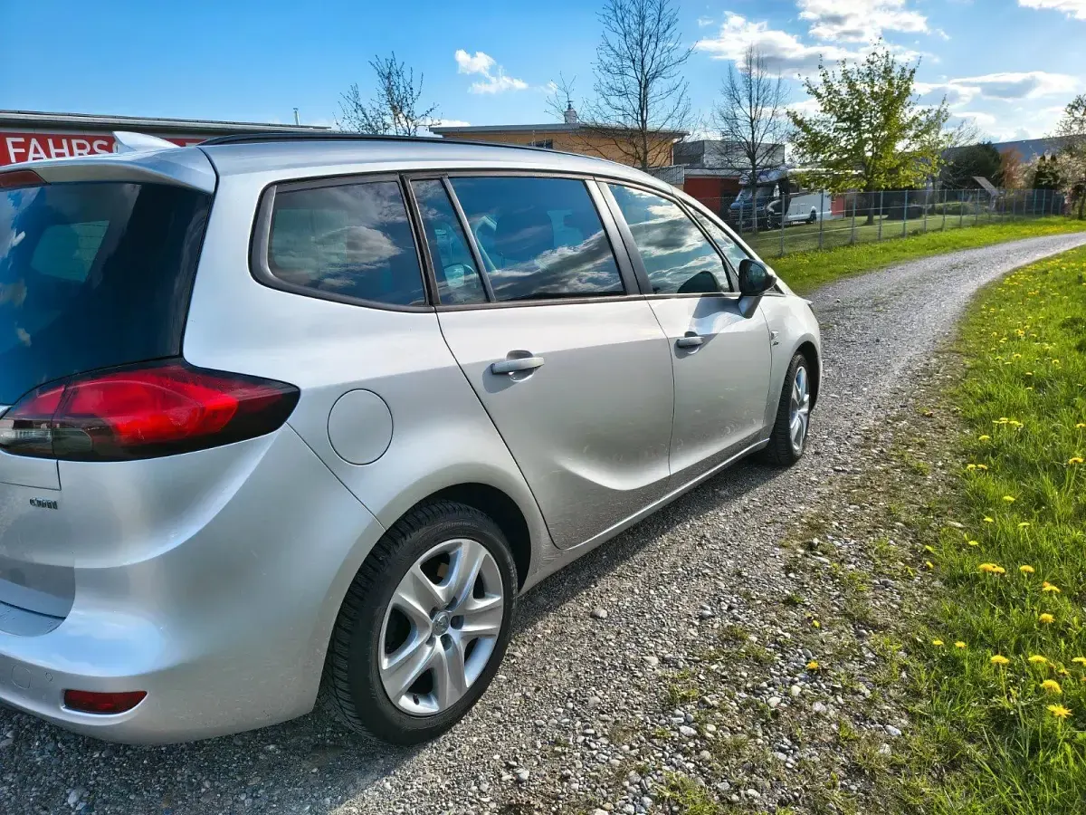 Gebraucht Opel Zafira 170 PS (125 kW) 2017 Silber Van / Kleinbus