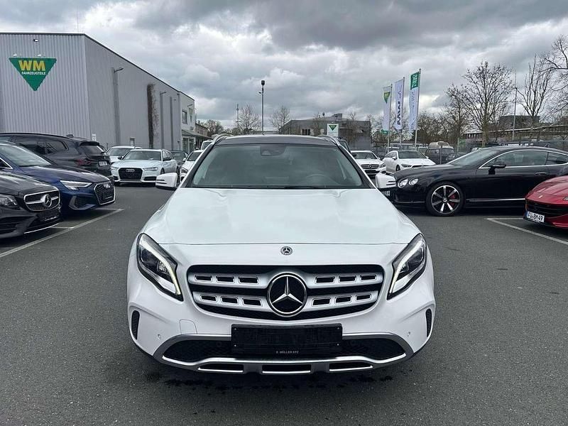 Gebraucht Mercedes GLA180 122 PS (89 kW) 2020 Polarweiss SUV