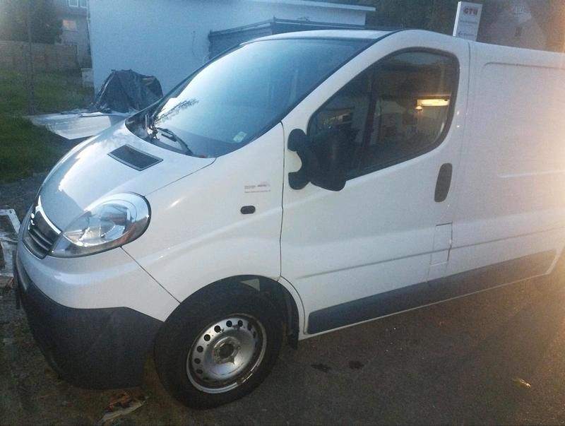 Weiß Gebraucht 2008 Opel Vivaro Van | 3.000 € (Superpreis) - Bild 1/4