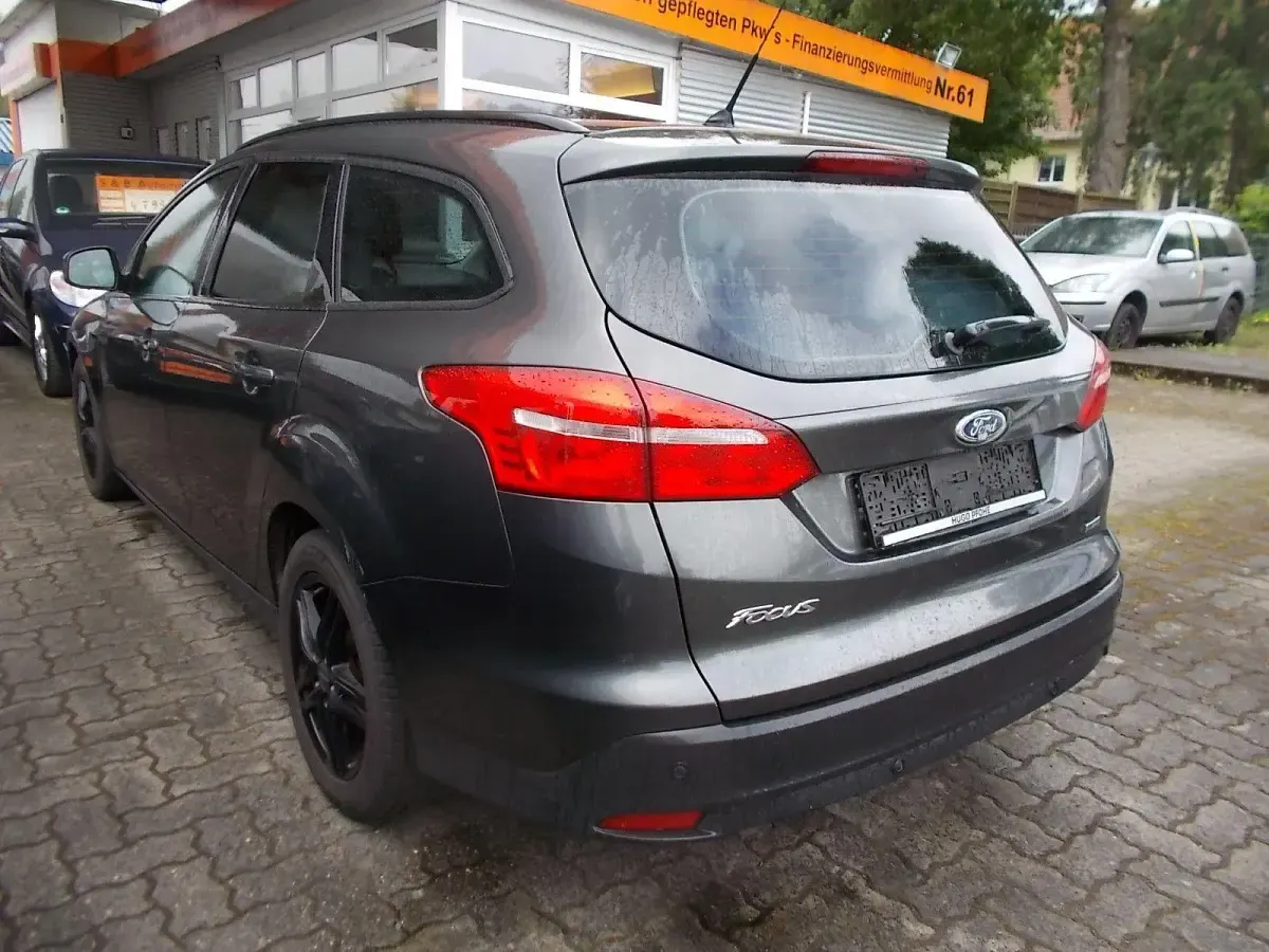 Gebraucht Ford Focus Trend 125 PS (91 kW) 2016 Grau Kombi