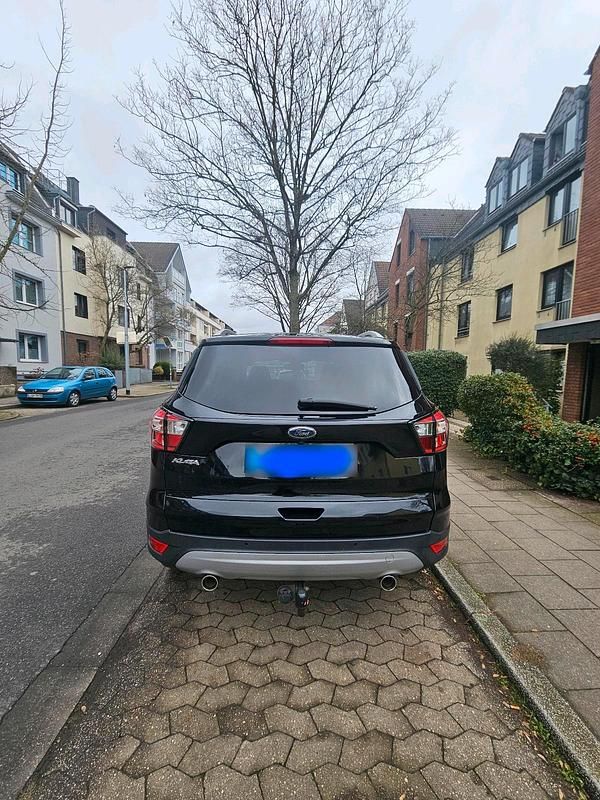 Gebraucht Ford Kuga 150 PS (110 kW) 2017 Schwarz SUV