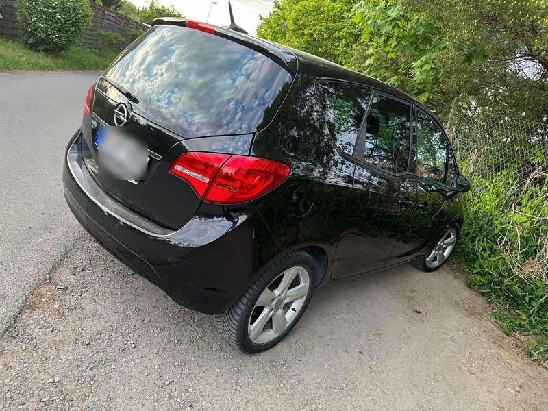 Schwarz Gebraucht 2010 Opel Astra Kleinwagen | 3.800 € (Fairer Preis) - Bild 1/4