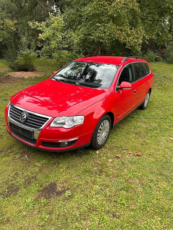Rot Gebraucht 2009 VW Passat Kombi | 2.490 € (Guter Preis) - Bild 1/4