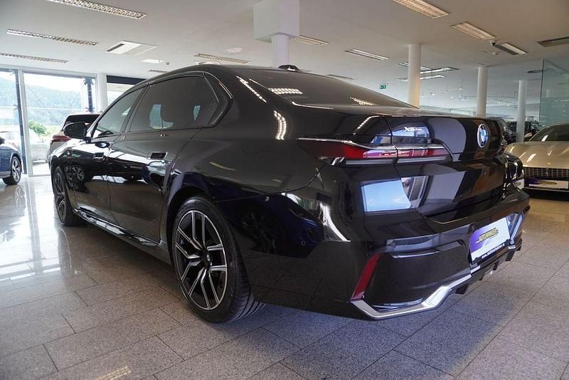 Gebraucht BMW 740 Sport Line 286 PS (210 kW) 2024 Schwarz Limousine