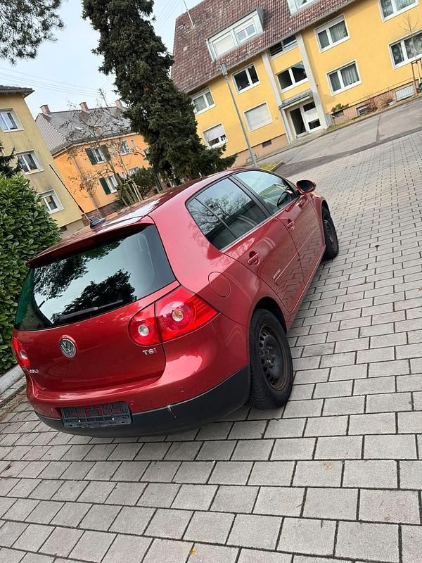 Gebraucht VW Golf V 122 PS (89 kW) 2008 Rot Kleinwagen