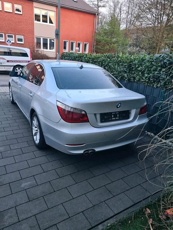 Gebraucht BMW 525 197 PS (144 kW) 2007 Silber Limousine