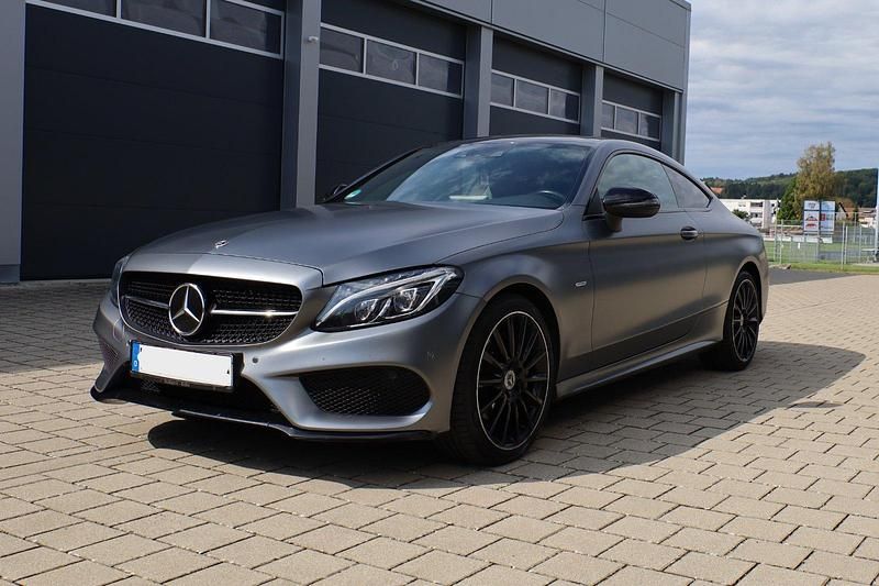 Grau Gebraucht 2017 Mercedes C200 AMG line Coupé | 25.800 € (Etwas zu teuer) - Bild 1/4