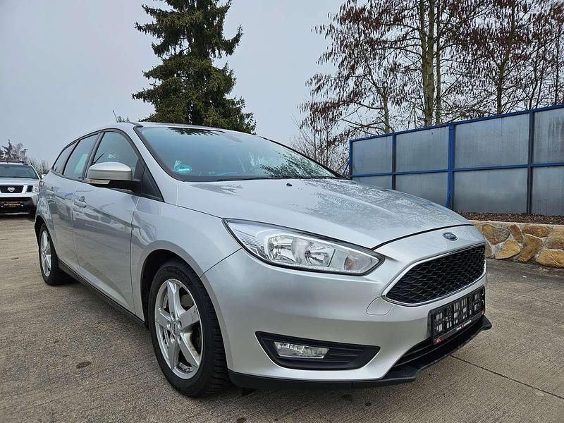 Gebraucht Ford Focus Trend 105 PS (77 kW) 2016 Polarsilber metallic Kombi