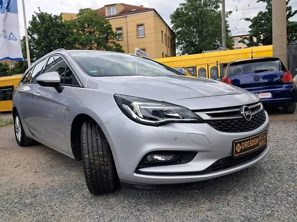 Gebraucht Opel Astra Dynamic 136 PS (100 kW) 2018 Argonsilber/sovereign/switchbl Kombi