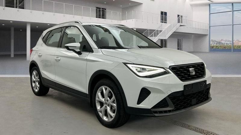 Weiß Gebraucht 2024 Seat Arona FR SUV | 19.900 € (Fairer Preis) - Bild 1/4