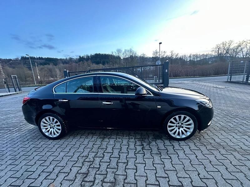Gebraucht Opel Insignia 160 PS (117 kW) 2009 Schwarz Limousine