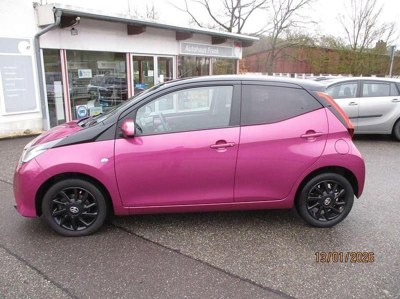 Gebraucht Toyota Aygo X-cite 72 PS (52 kW) 2019 Reddish purple m.m Kleinwagen