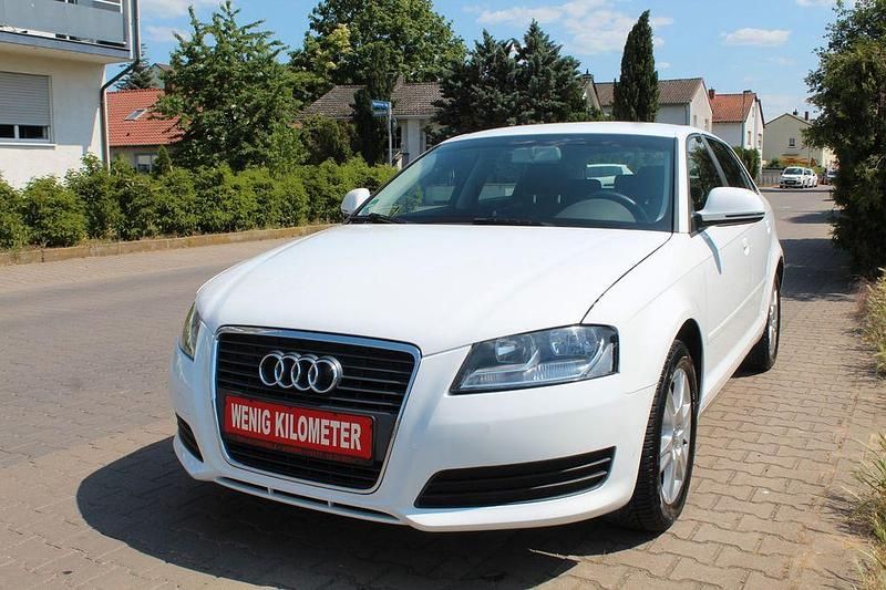 Gebraucht Audi A3 Attraction 102 PS (75 kW) 2010 Weiß Limousine