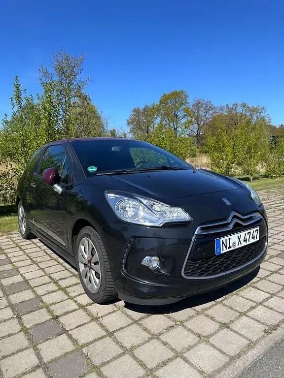 Gebraucht Citroën DS3 Chic 95 PS (69 kW) 2011 Schwarz Kleinwagen