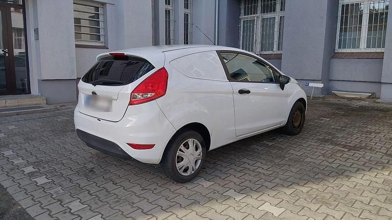 Gebraucht Ford Fiesta 82 PS (60 kW) 2011 Weiß Kleinwagen