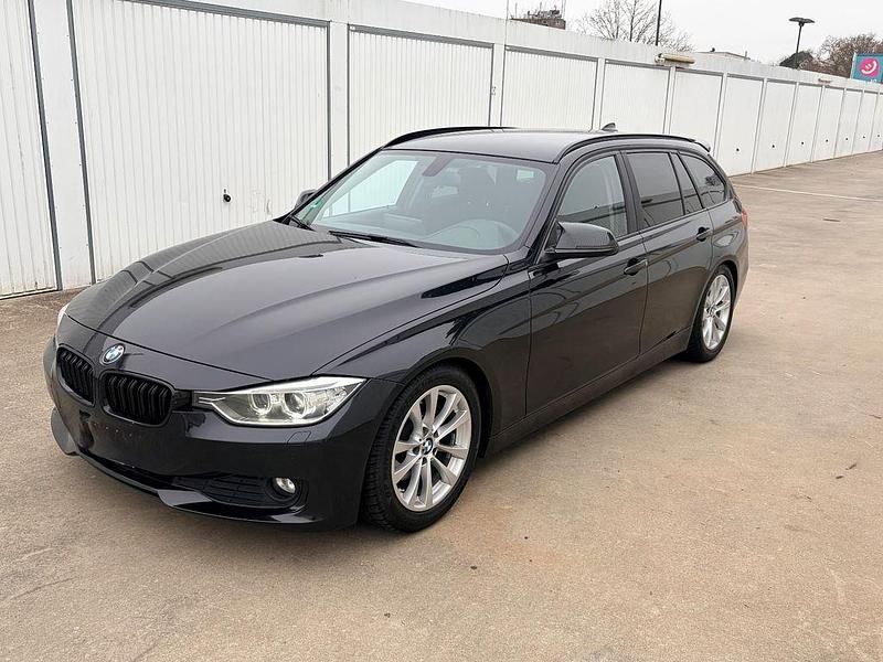 Schwarz Gebraucht 2013 BMW 320 Sport Line Kombi | 6.800 € (Guter Preis) - Bild 1/4