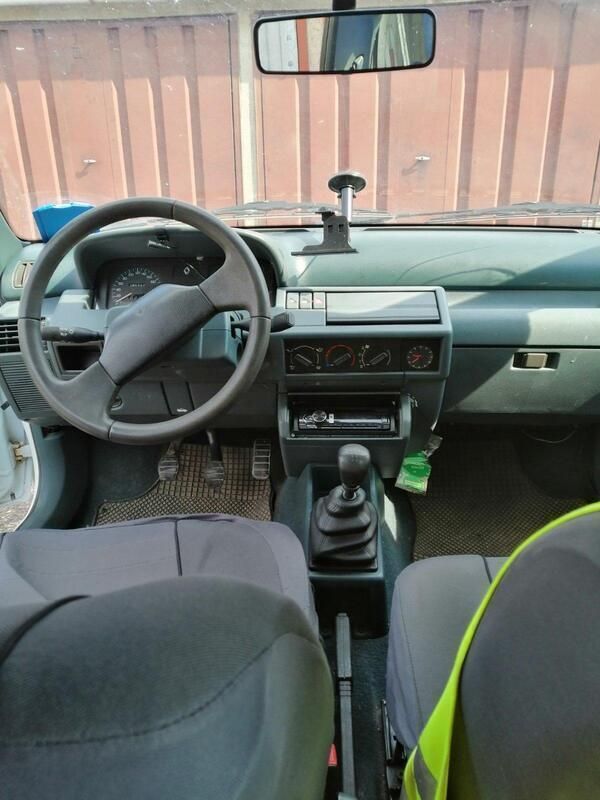 Weiß Gebraucht 1991 Renault Clio Kleinwagen | 300 € - Bild 1/4