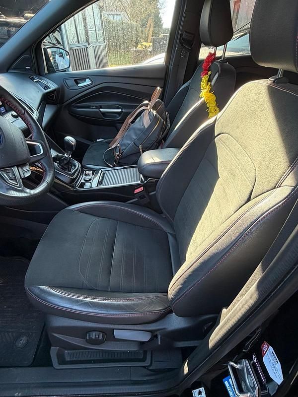 Gebraucht Ford Kuga ST-Line 150 PS (110 kW) 2019 Schwarz SUV