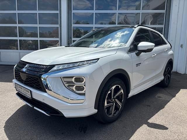 Weiß Gebraucht 2021 Mitsubishi Eclipse Top SUV | 23.990 € (Teuer) - Bild 1/4