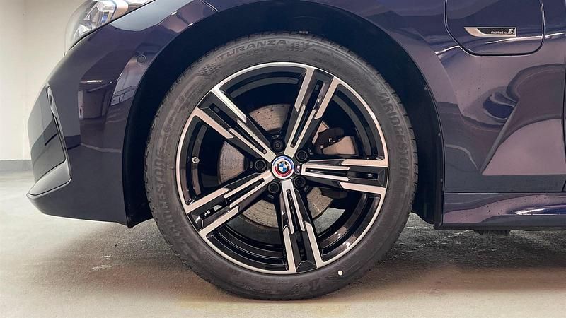 Gebraucht BMW 330e Efficient Dynamics 292 PS (214 kW) 2022 Bmw individual tansanitblau met Kombi