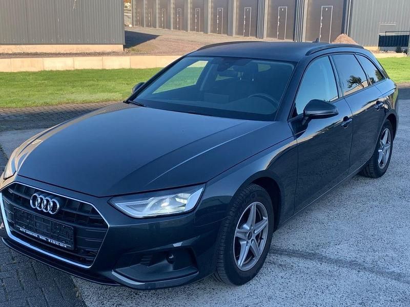 Grau Gebraucht 2023 Audi A4 Ambiente Kombi | 28.990 € (Fairer Preis) - Bild 1/4