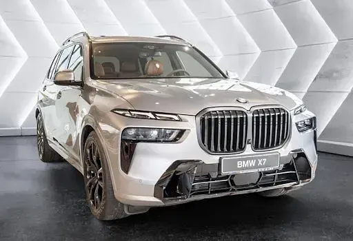 Neu BMW X7 352 PS (258 kW) 2026 Grau SUV