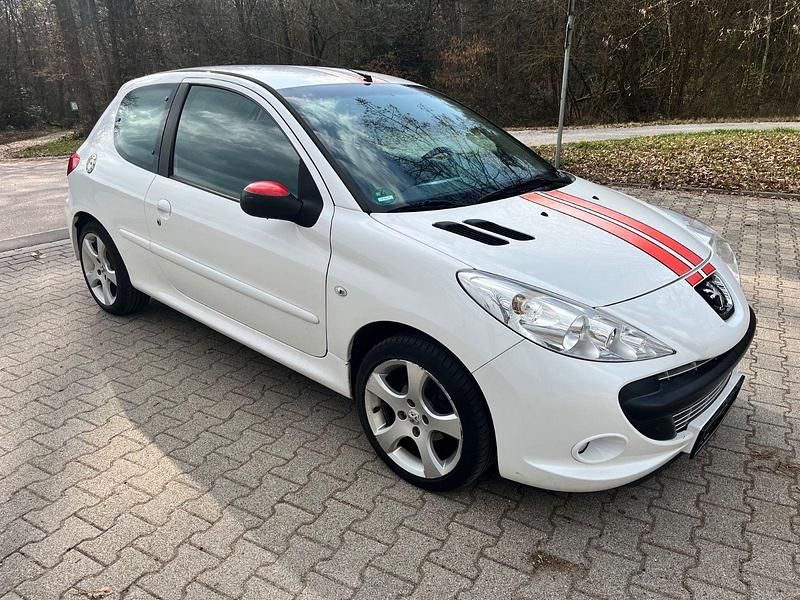 Gebraucht Peugeot 206+ 75 PS (55 kW) 2010 Weiß Kleinwagen