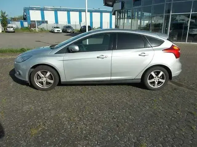 Gebraucht Ford Focus Champions Edition 115 PS (84 kW) 2011 Polarsilbermetallic Limousine