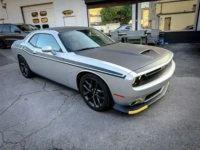 Używany Dodge Challenger 377 KM (277 kW) 2021 Srebrny Coupe