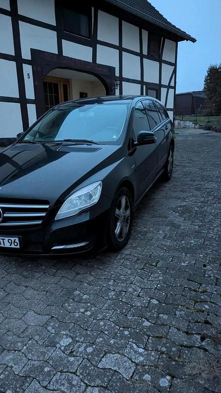 Schwarz Gebraucht 2011 Mercedes R300 Van / Kleinbus | 8.000 € (Etwas zu teuer) - Bild 1/4