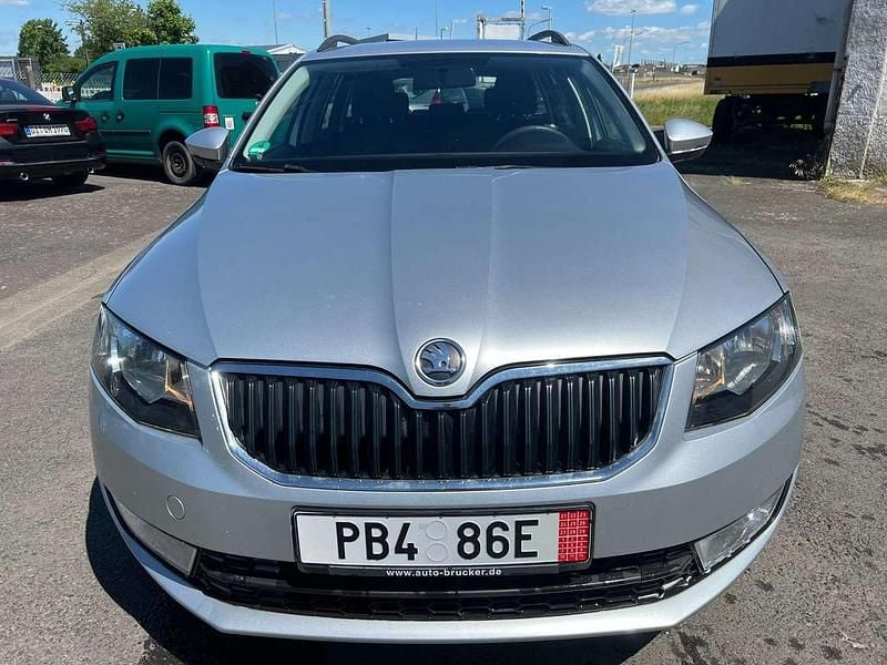 Brilliantsilber Gebraucht 2017 Skoda Octavia Ambition Kombi | 7.450 € (Guter Preis) - Bild 1/4