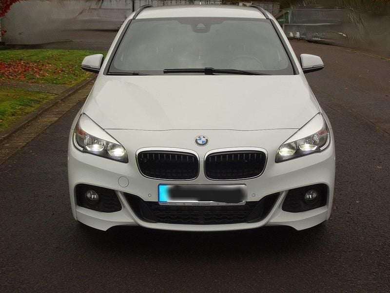 Weiß Gebraucht 2016 BMW 220 M Sport Van / Kleinbus | 17.000 € (Fairer Preis) - Bild 1/4