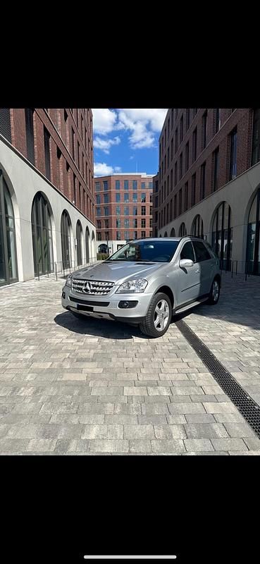 Silber Gebraucht 2006 Mercedes ML280 SUV | 12.700 € - Bild 1/4
